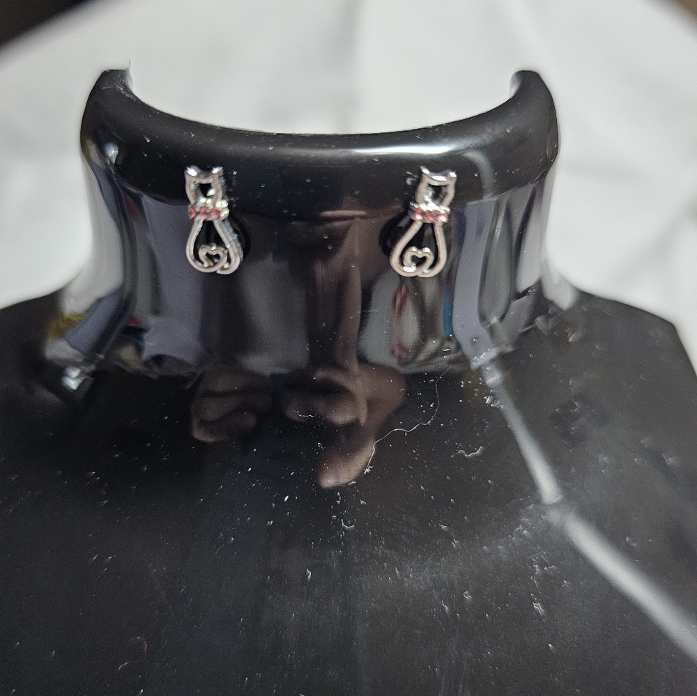 Cute Cat Earrings - Picture 1 of 1